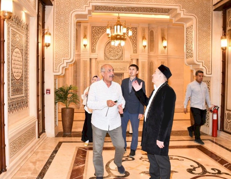 وفد كازاخستاني يزور مسجد الإمام الحسين ومسجد مصر بالعاصمة الجديدة