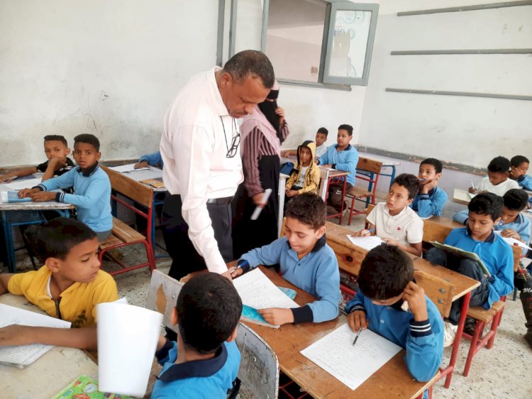 عبدالواحد يتابع امتحانات المواد غير المضافة للمجموع  بسمهود الابتدائية
