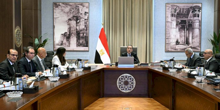 رئيس الوزراء يتابع جهود تنفيذ الخطة الاستراتيجية لتحلية مياه البحر