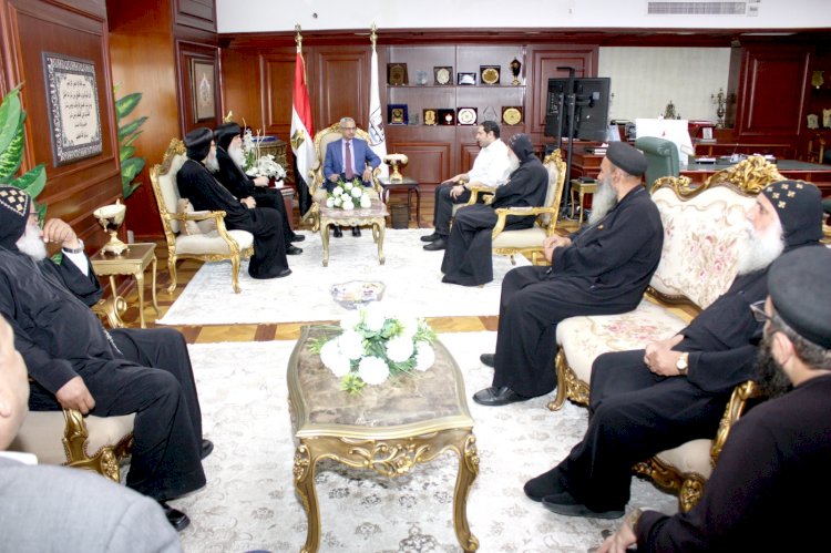 قيادات الكنيسة الأرثوذكسية يهنئون محافظ بني سويف بعيد الأضحى المبارك