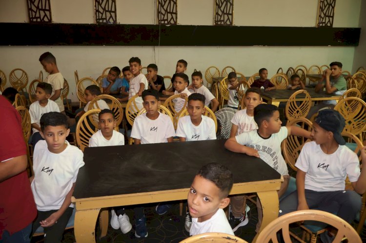 محافظ سوهاج يشارك أطفال مؤسسة البنين وجمعية تحسين الصحة فرحتهم بعيد الاضحى