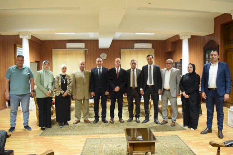 رئيس جامعة بني سويف يستقبل وكيل وزارة الصحة لبحث سبل خدمة المجتمع السويفي وتعزيز الوعي الصحي