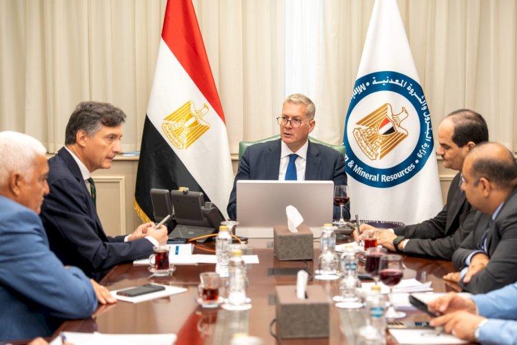 وزير البترول يبحث مع إيني الإيطالية خطط زيادة انتاج الغاز وحفر آبار جديدة