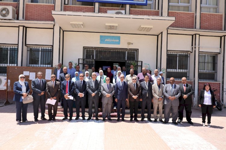 رئيس جامعة قنا يشهد انطلاق فعاليات الملتقى الوظيفي الثاني بكلية التربية
