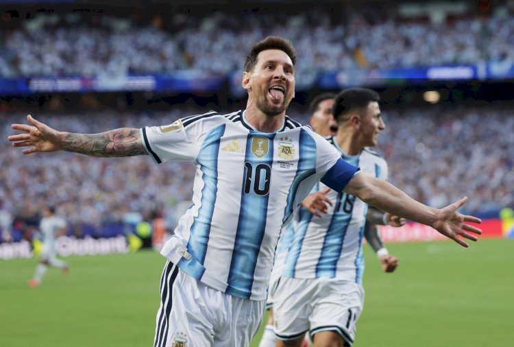 بثلاثية ميسي الأرجنتين يستهل أولى مبارياته بالفوز على منتخب الجزائر