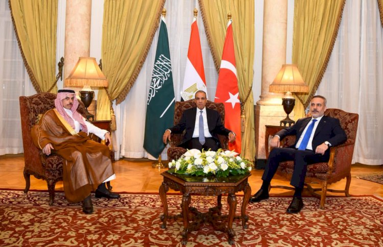 عبدالعاطي يعقد لقاءً ثلاثياً مع نظيريه السعودي والتركي لبحث التطورات الإقليمية