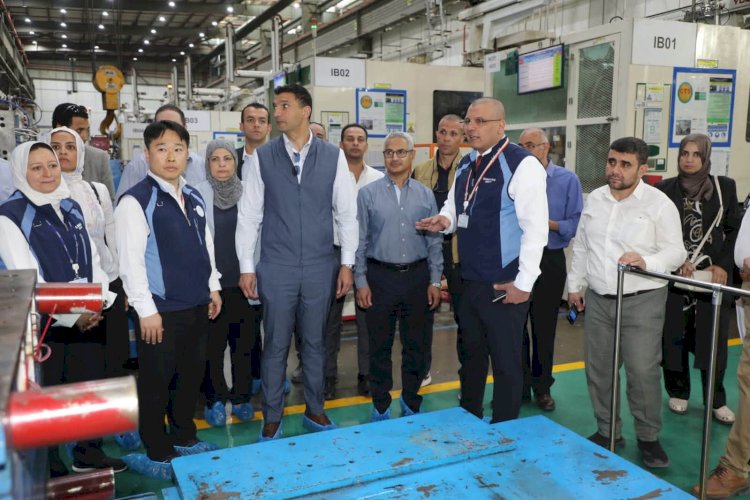 وزير الصناعة ومحافظ بني سويف يتفقدان المشروعات بمنطقة كوم أبو راضي الصناعية