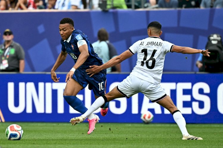 فرنسا تفوز على العراق في كأس العالم وتتصدر المجموعة الـ9