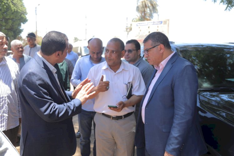 محافظ قنا يتابع مشروعات رصف وتطوير الطرق الداخلية بمركز الوقف
