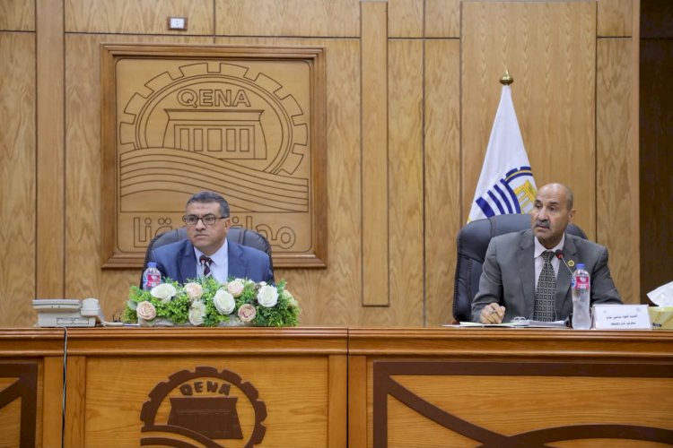 محافظ قنا يترأس اجتماع المجلس التنفيذي ويتابع ملفات التنمية والخدمات