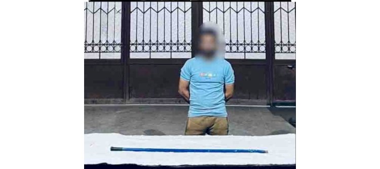 نكشف فيديو قيام عامل بالتعدي علي والدته وشقيقته بالضرب بعصا خشبية  ببنى سويف