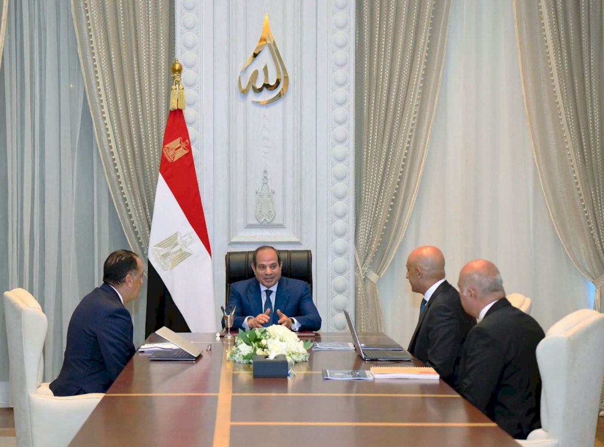السيسي يجتمع مع رئيس الوزراء ووزير التعليم