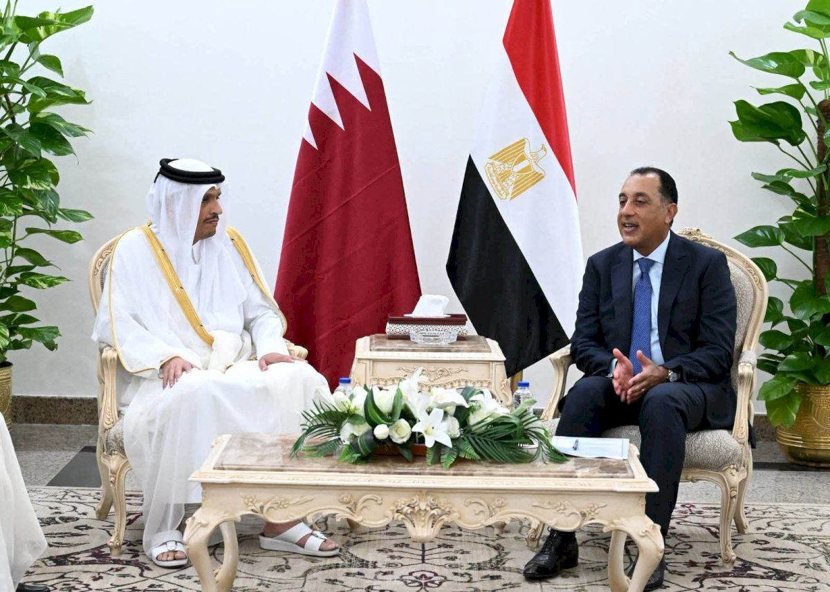 رئيس الوزراء يستقبل نظيره القطري لبحث سبل تعزيز التعاون المشترك