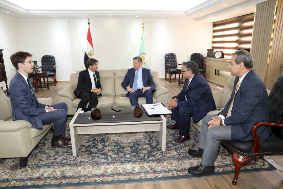 وزير الزراعة يبحث مع المستشار الزراعي الفرنسي ملفات التعاون وتعزيز الاستثمارات الزراعية