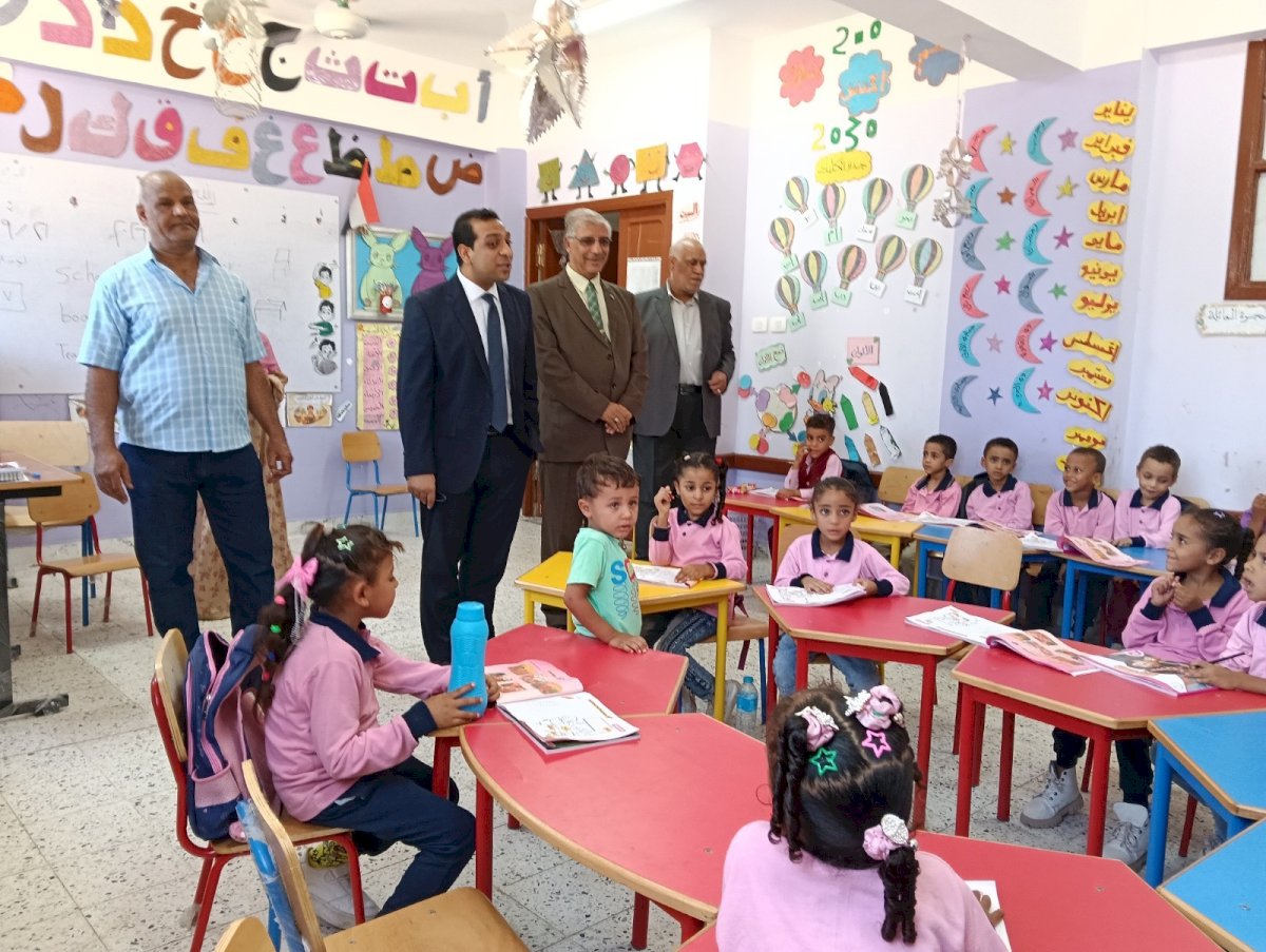 نائب محافظ قنا يتفقد عدد من المدارس بإدارتي الوقف وقنا