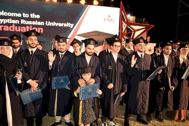 الجامعة المصرية الروسية تحتفل بتخريج أحدث دفعاتها في احتفالية مهيبة