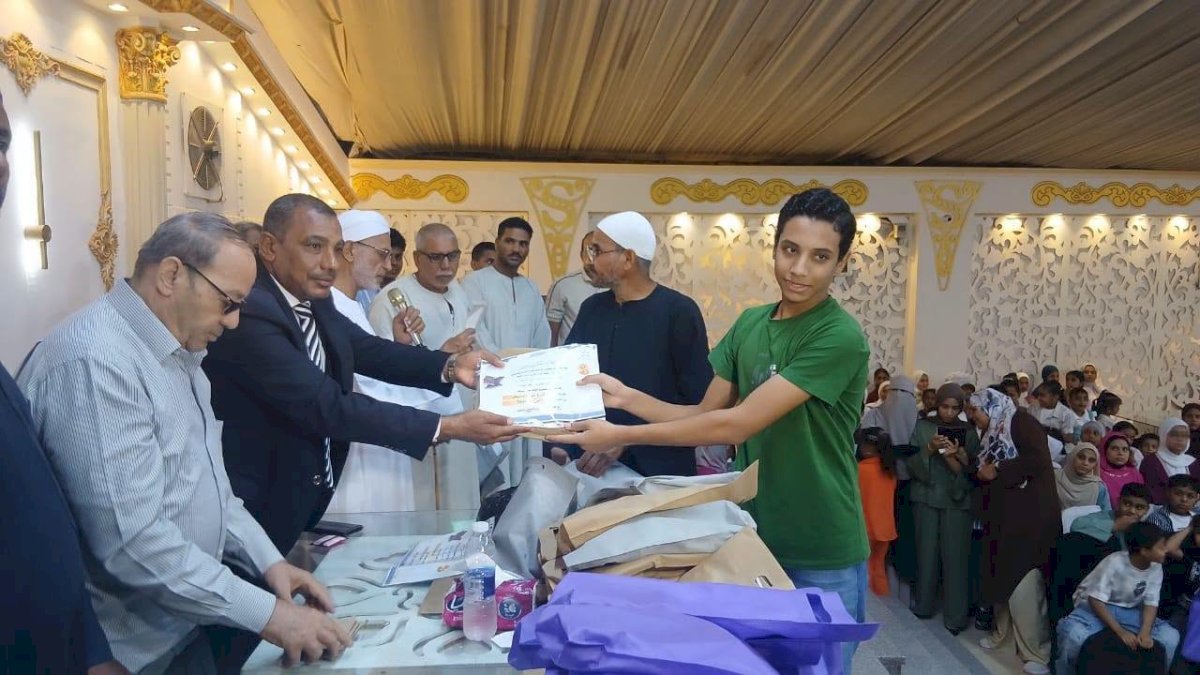 مدرسة الخطيب بأرمنت الحيط تكرم حفظة القرآن الكريم بحضور القيادات