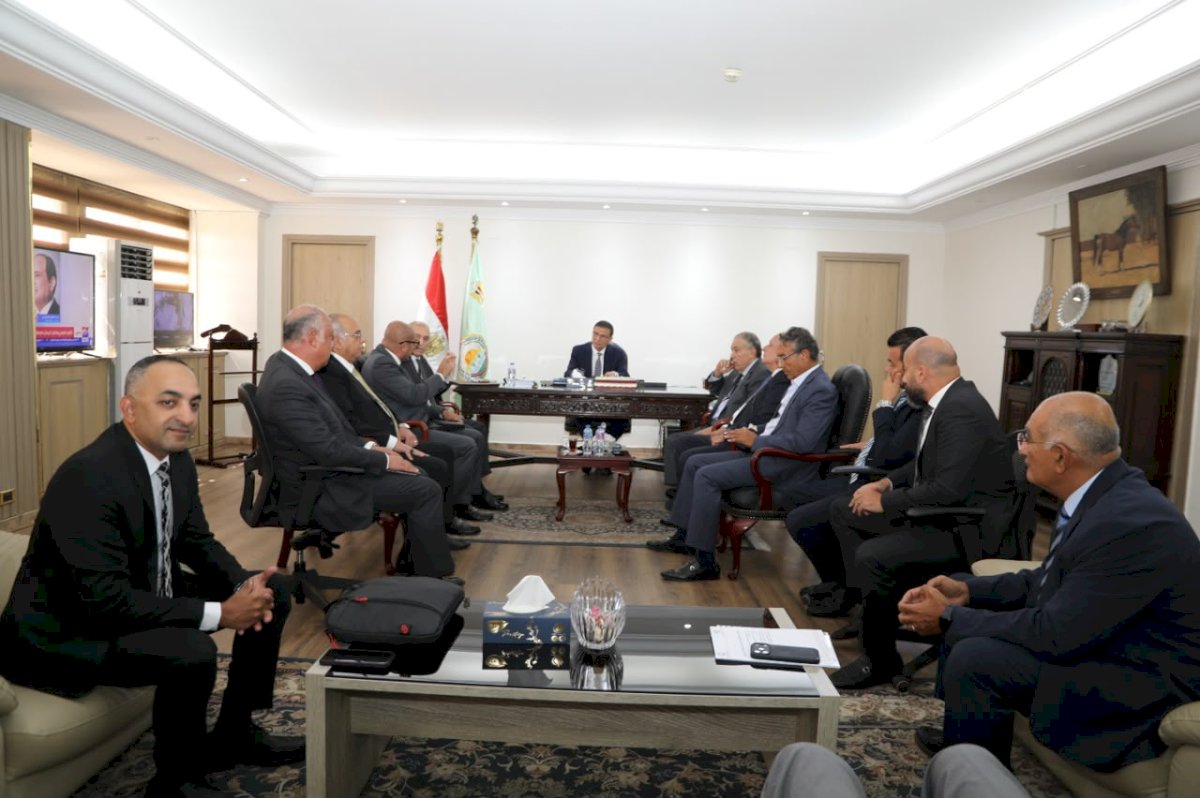وزير الزراعة يبحث مع غرفة استصلاح الأراضي الصحراوية سبل دعم الاستثمار الزراعي وتذليل العقبات أمام القطاع الخاص