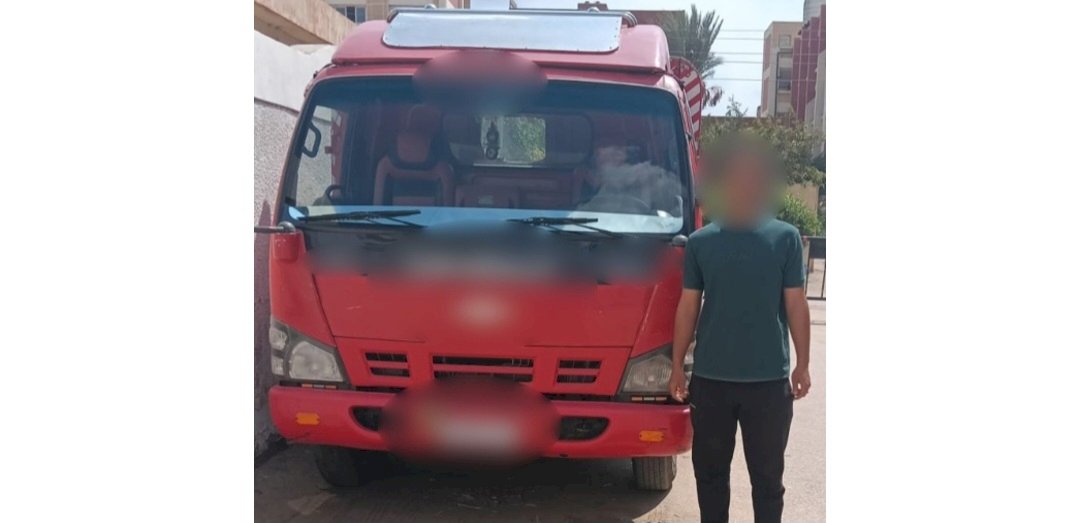 نكشف منشور قيام قائد سيارة  بتحميل حمولة "أخشاب" دون إحكام ربطها بكفر الشيخ