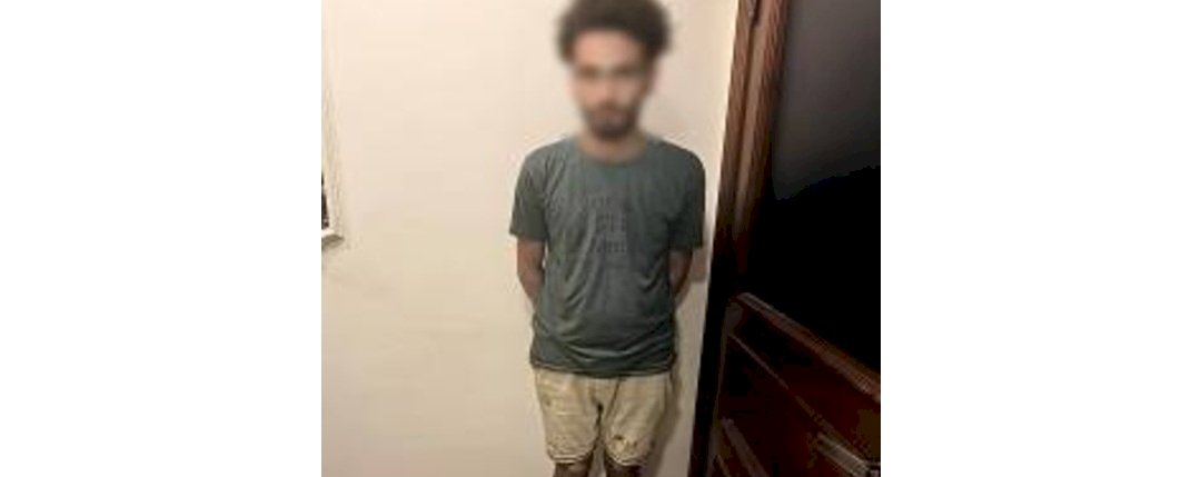 القبض علي عامل لقيامه بانتحال صفة ضابط شرطة للنصب علي المواطنين بالاسكندرية