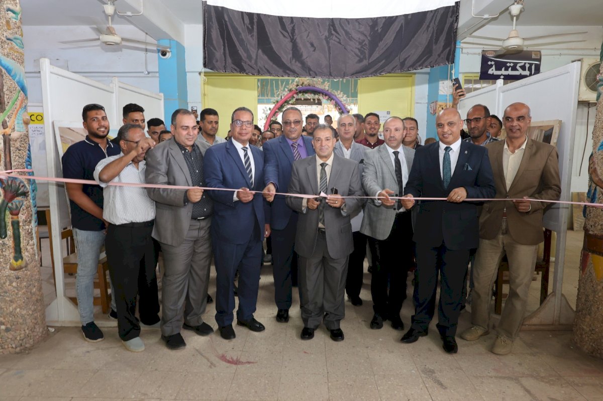 رئيس جامعة قنا يشهد إبداعات طلاب التربية النوعية  احتفالا بذكرى نصر أكتوبر