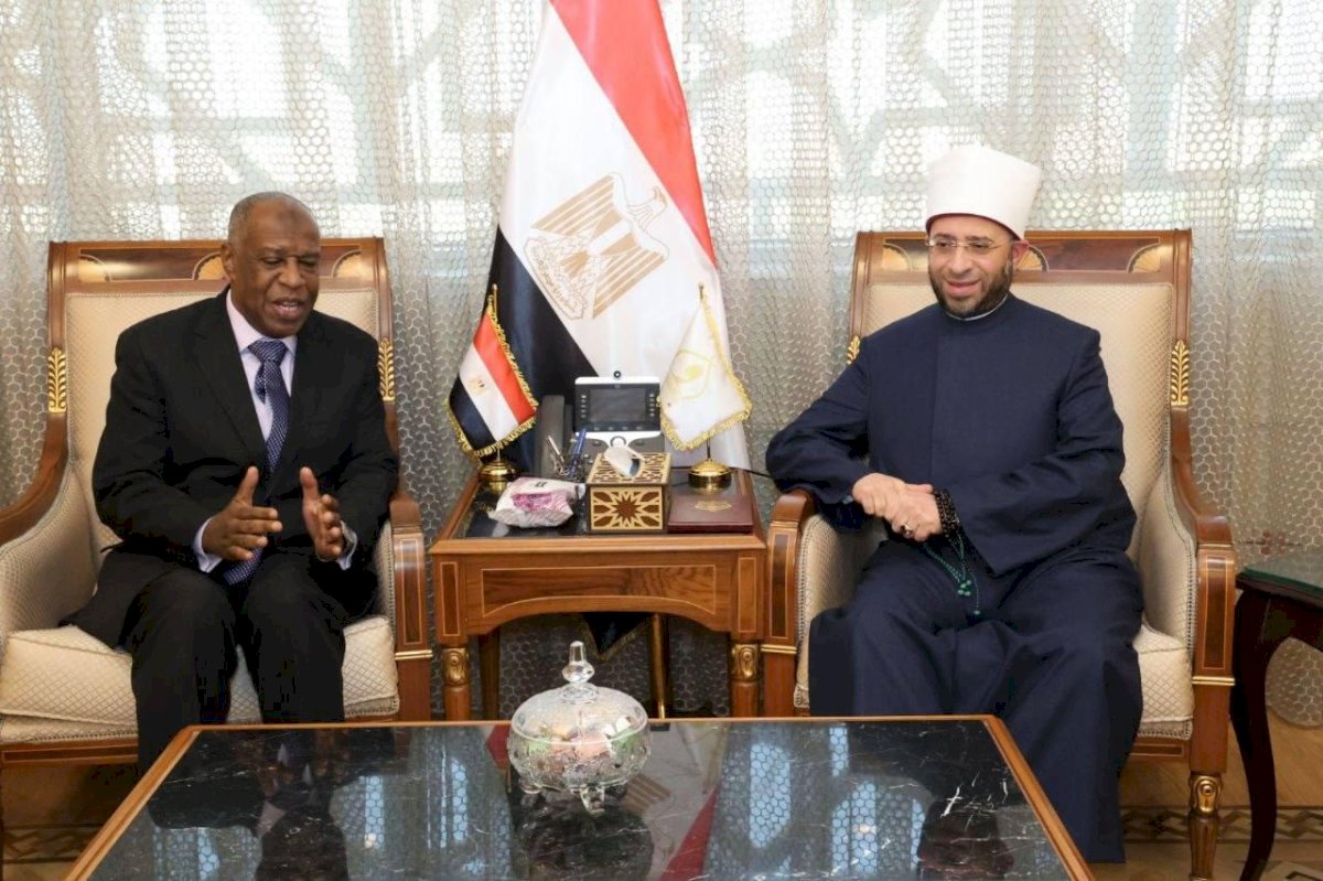 وزير الأوقاف يستقبل رئيس الاتحاد العربي للمحاربين القدماء وضحايا الحرب