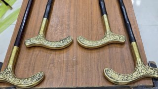 من عصا للمشي لقطعة تراثية.. الحاج محمد القاضي يكشف أسرار سوق العِصِي في الحسين